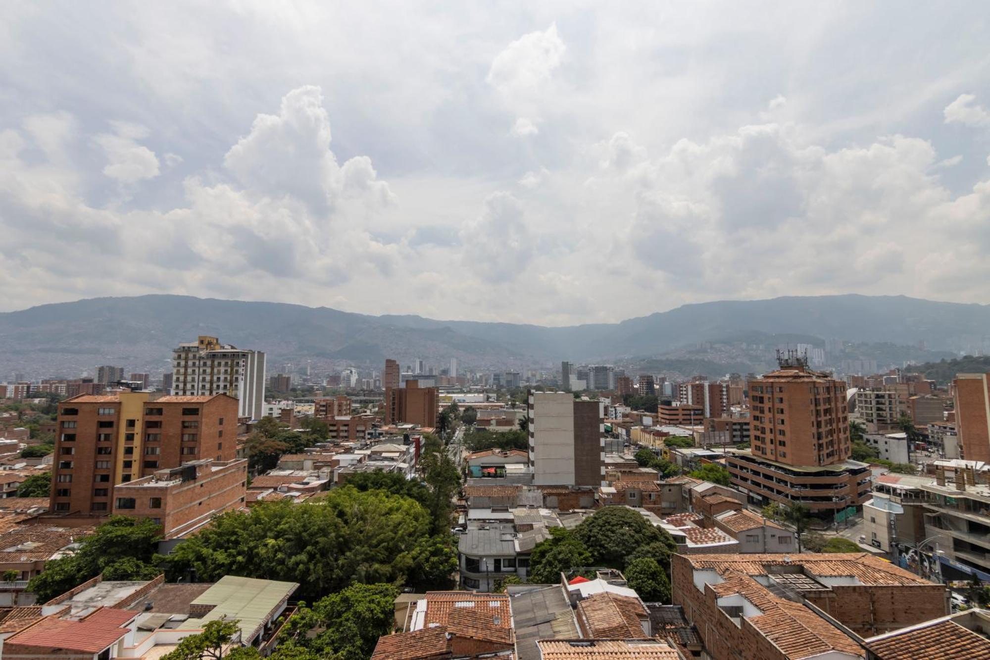Sonata 44 Hotel Laureles Medellin Exterior photo