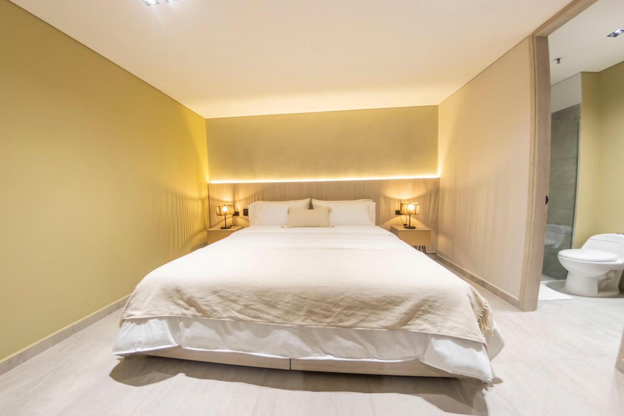 Sonata 44 Hotel Laureles Medellin Exterior photo