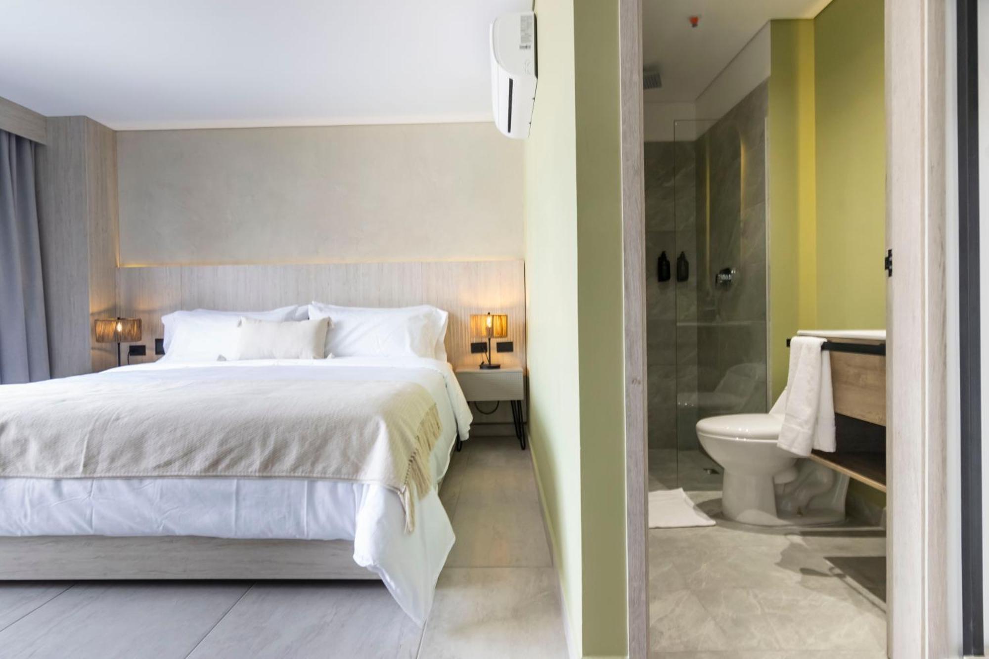 Sonata 44 Hotel Laureles Medellin Exterior photo