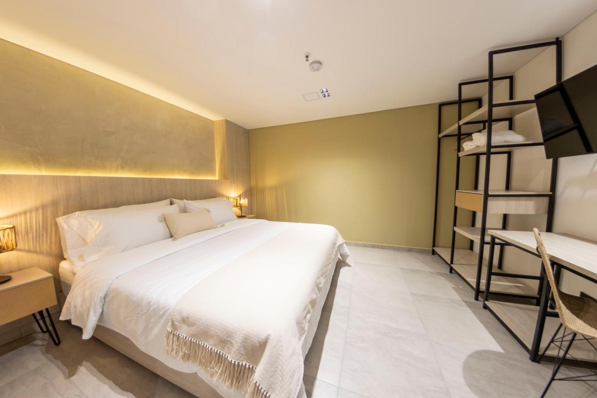 Sonata 44 Hotel Laureles Medellin Exterior photo